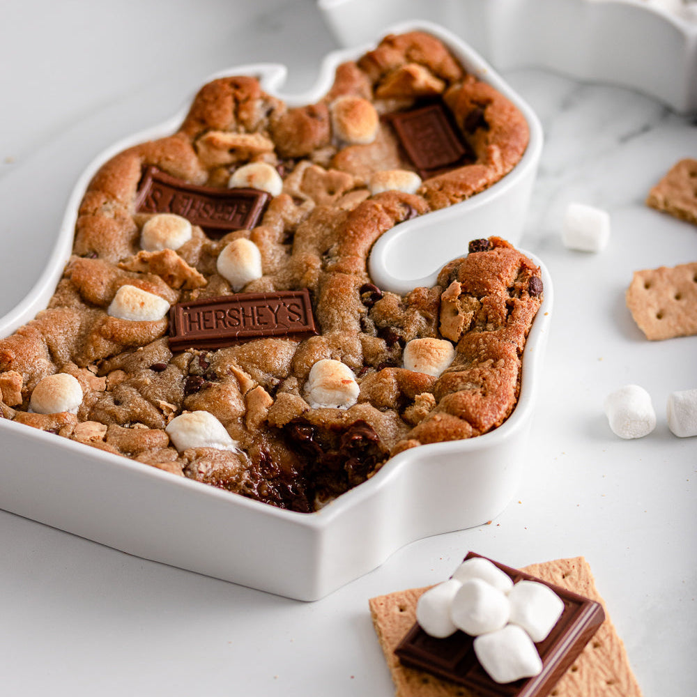 Michigan State Plate dish baked with s'mores dessert. Michigan State Plate safe for cooking, baking, food. Michigan dessert dish. Michigan baking dish. MI dessert tray. MI dessert dish. MI kitchen gift. Michigan kitchen gift. Michigan baking gift. MI baking gift.