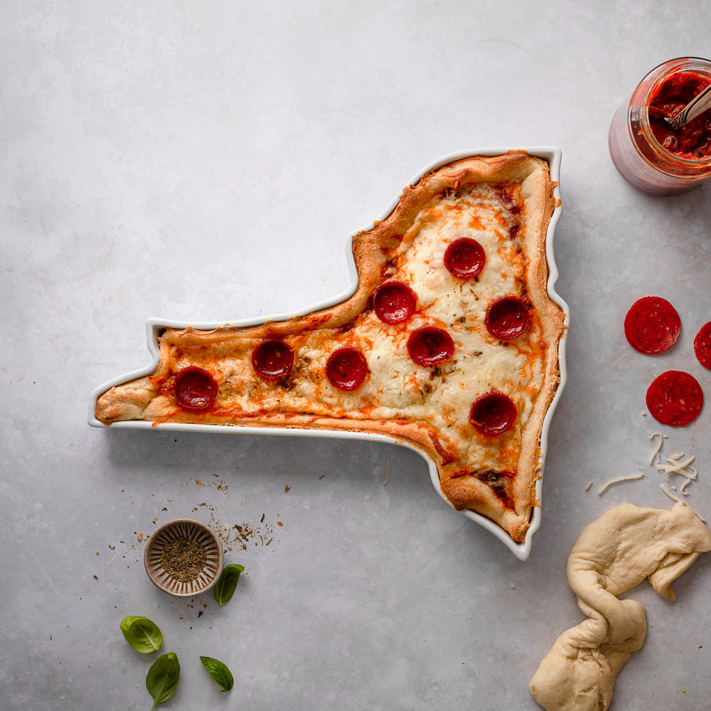 New York style pizza in NY State Plate. New York baking dish. New York pizza dish. New York bakware. NY bakeware. NY pizza tray. NY pizza gift. NY baking gift. NY ceramic gift.